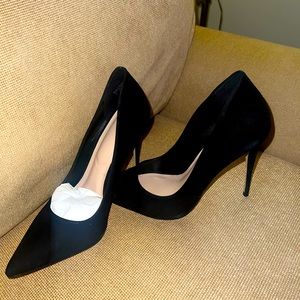 ALDO- NWT-Classic Black Stilettos/Pumps- Cassedy